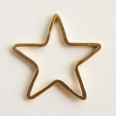 Estrella hueca de latón 2cm, dorado